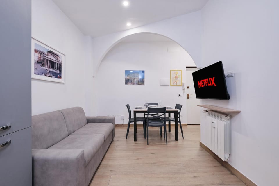 TV and multimedia, Living room, Seating area, Dining area