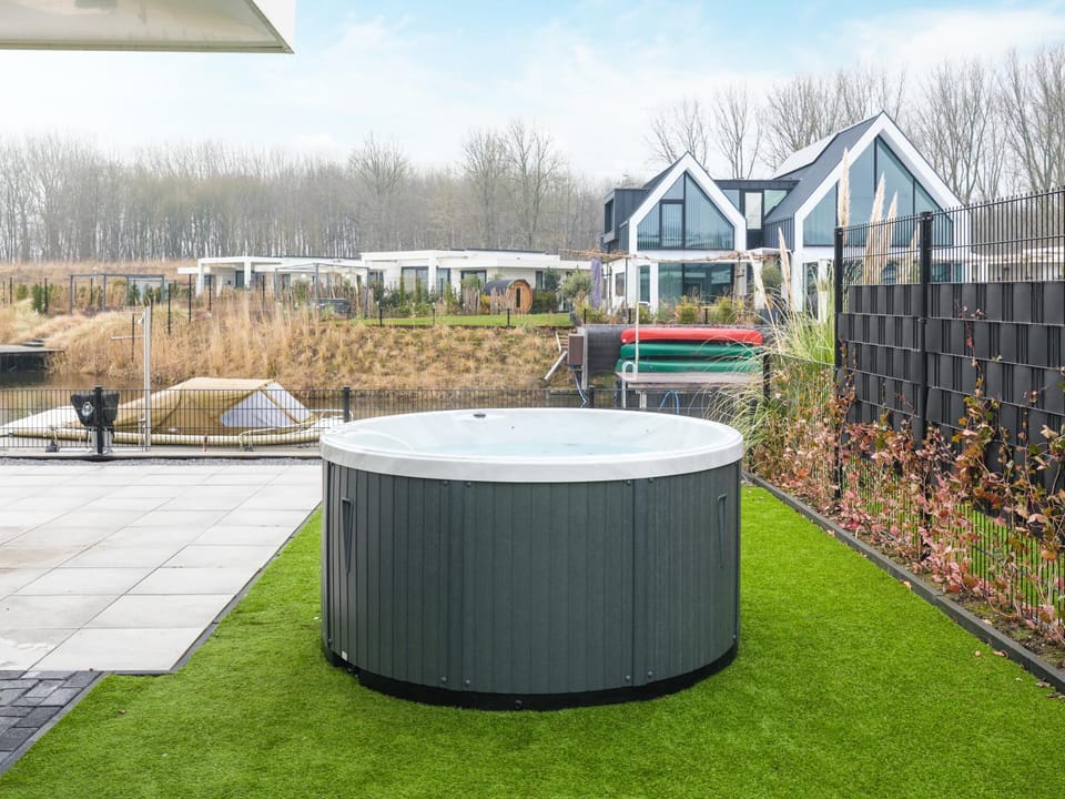 Water nr. 578 | 8 Pers. Hottub House in Biddinghuizen