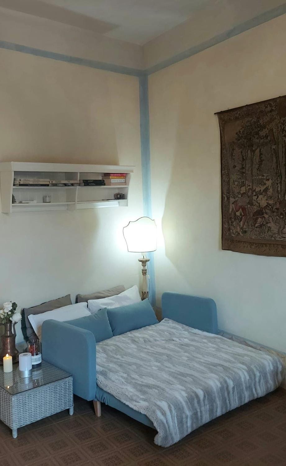 Bed, Living room, Photo of the whole room, Seating area