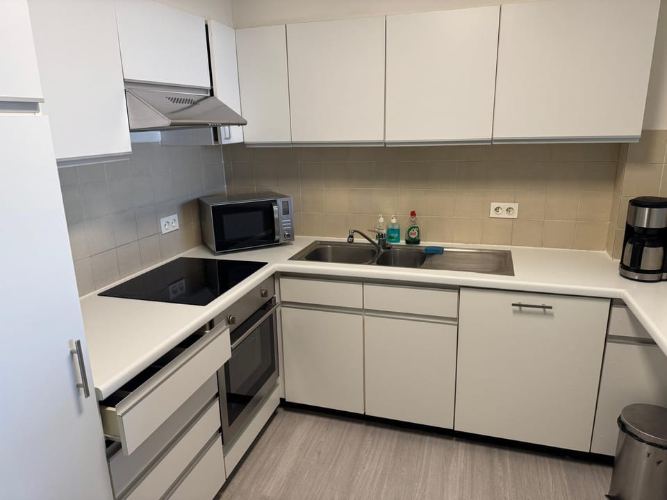 Kitchen or kitchenette, oven, stove