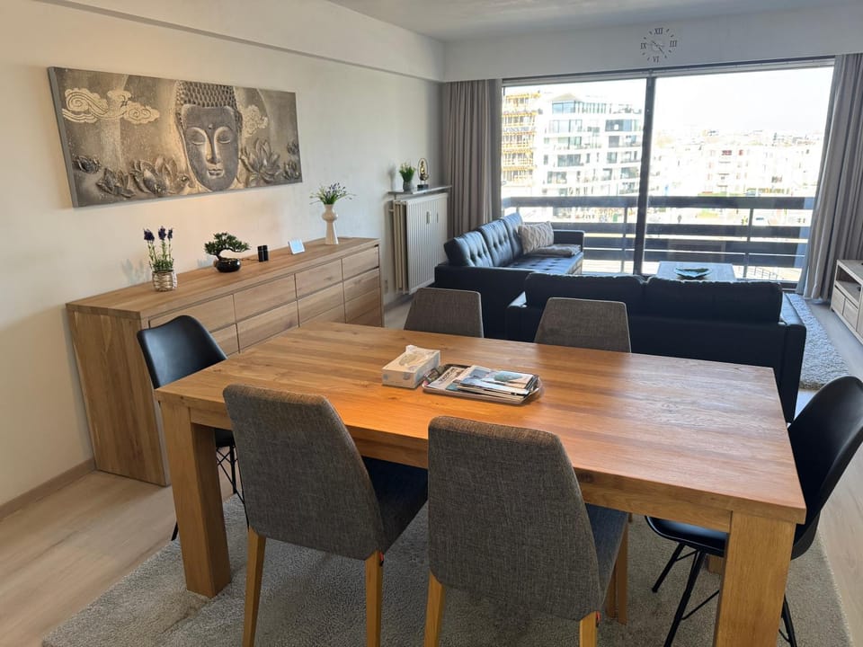 Communal lounge/ TV room, TV and multimedia, Living room, Seating area, Dining area