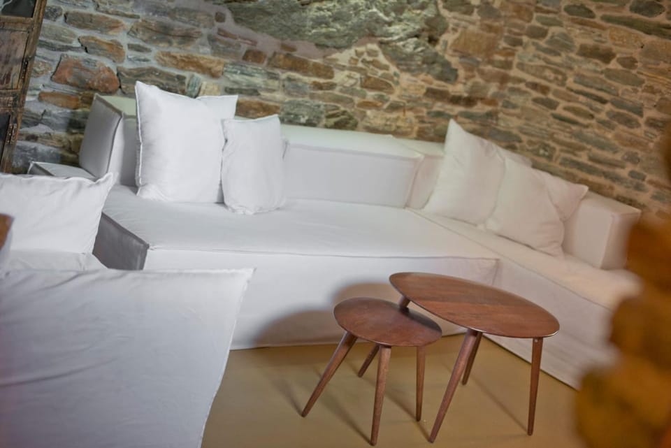 Stone Wave Kythnos House in Kea-Kythnos