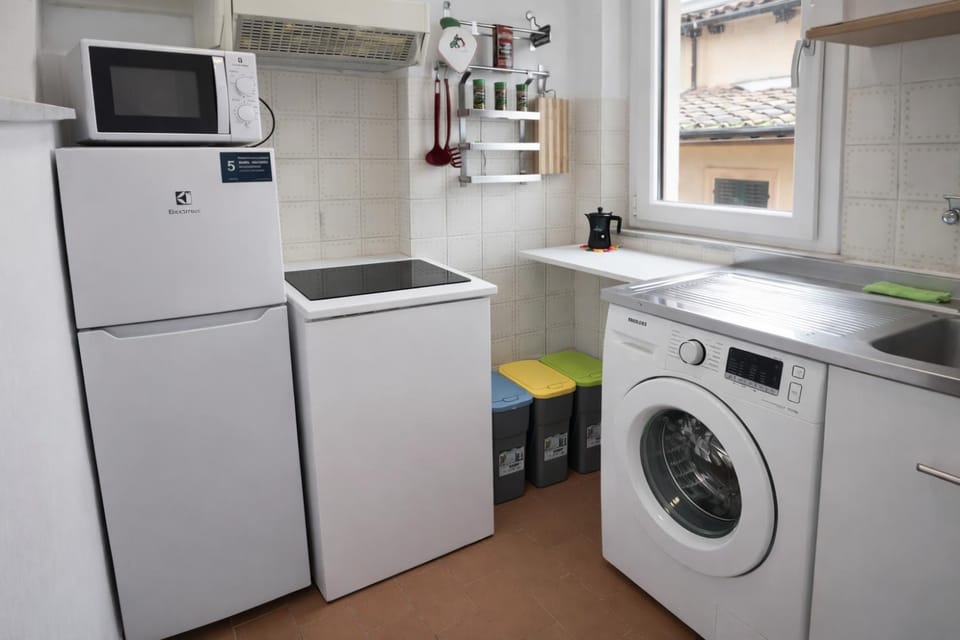 Kitchen or kitchenette, pet friendly, stove, washing machine