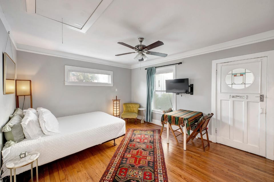 The Little Bungalow Bed and Breakfast in Harris County