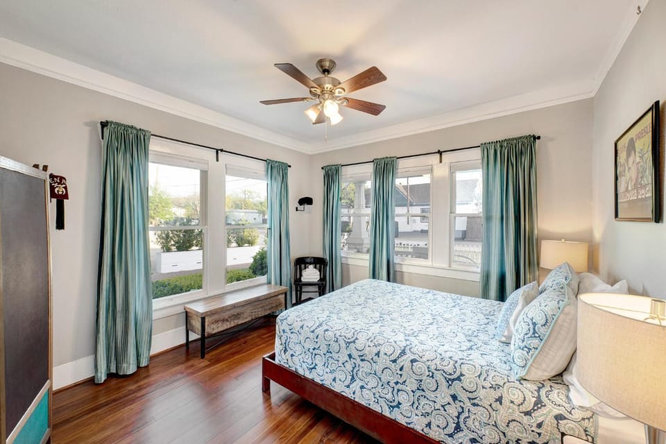 The Little Bungalow Bed and Breakfast in Harris County