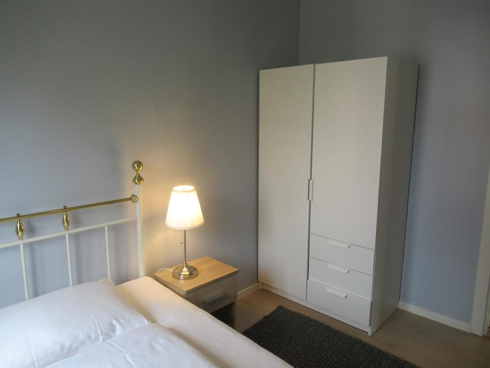 Bedroom, wardrobe