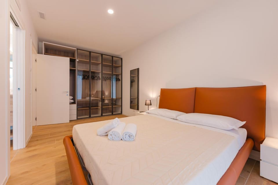 Bed, Photo of the whole room, Bedroom, towels, wardrobe