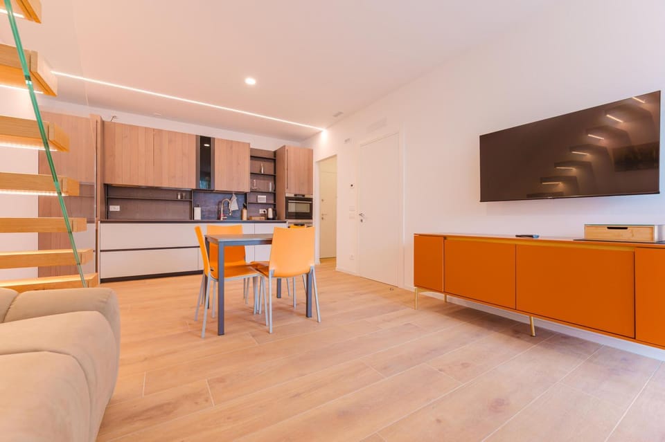 TV and multimedia, Kitchen or kitchenette, Living room, Seating area, Dining area, oven, stove