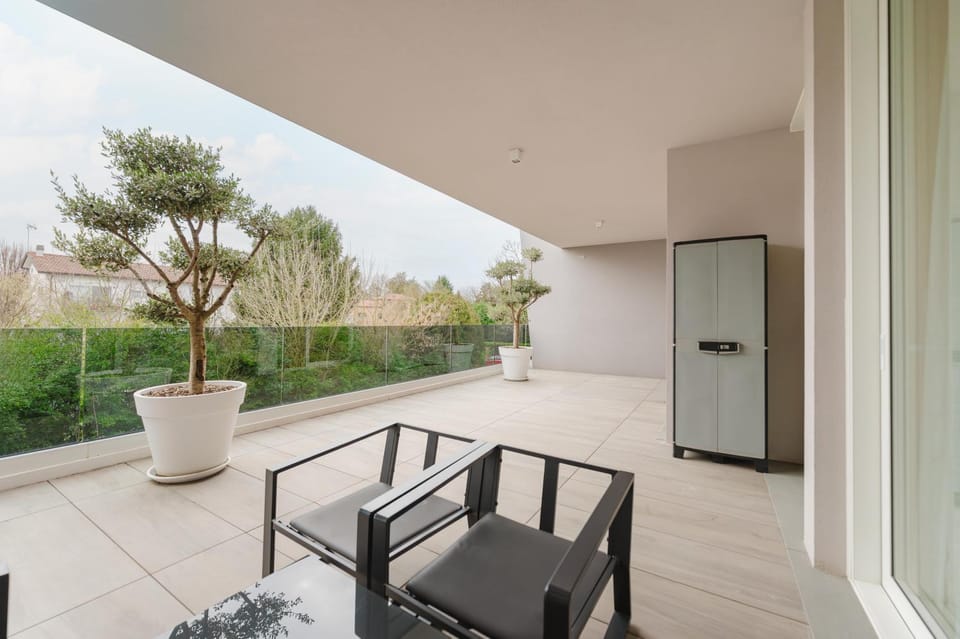 Patio, Spring, Day, View (from property/room), Balcony/Terrace, Dining area, Garden view