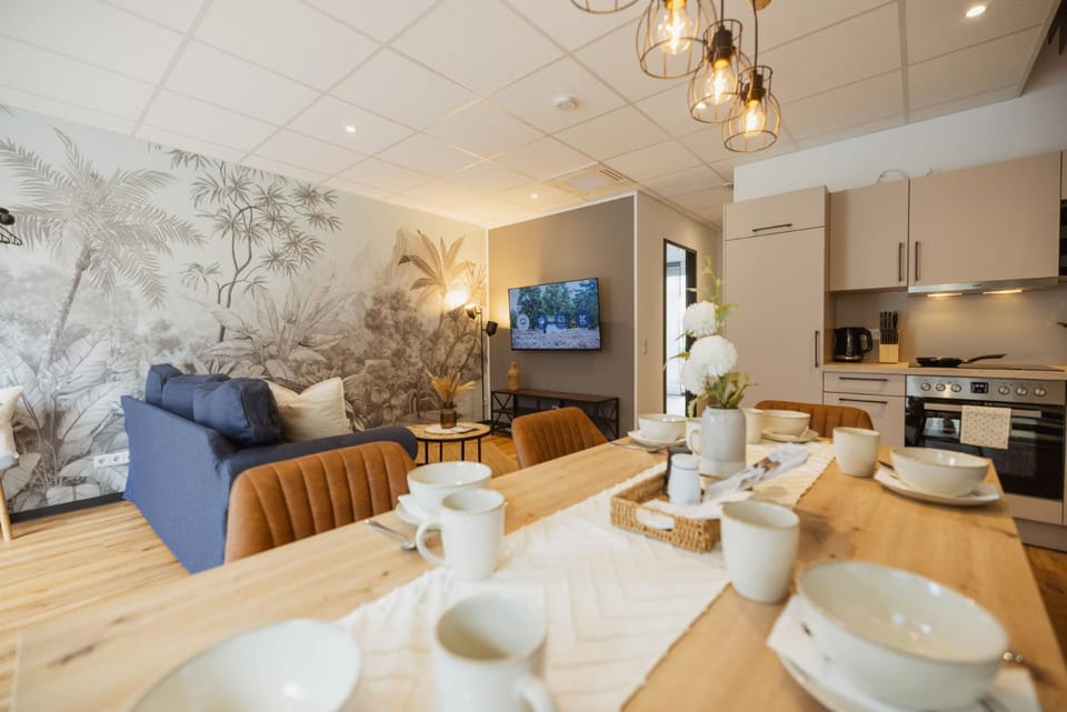 TV and multimedia, Kitchen or kitchenette, Living room, Seating area, Dining area, pet friendly, stove