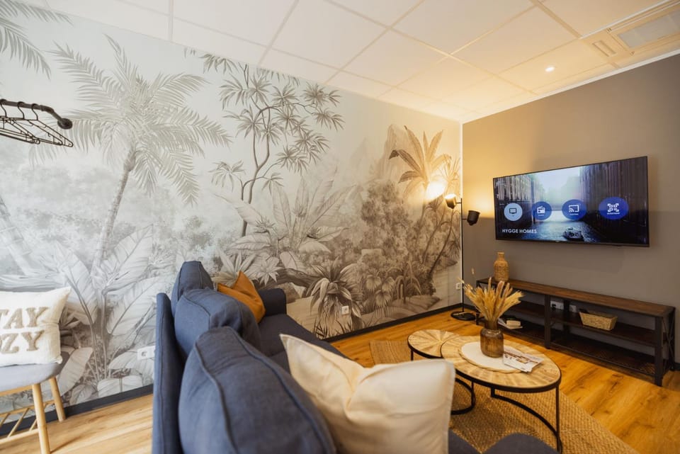 TV and multimedia, Living room, Seating area