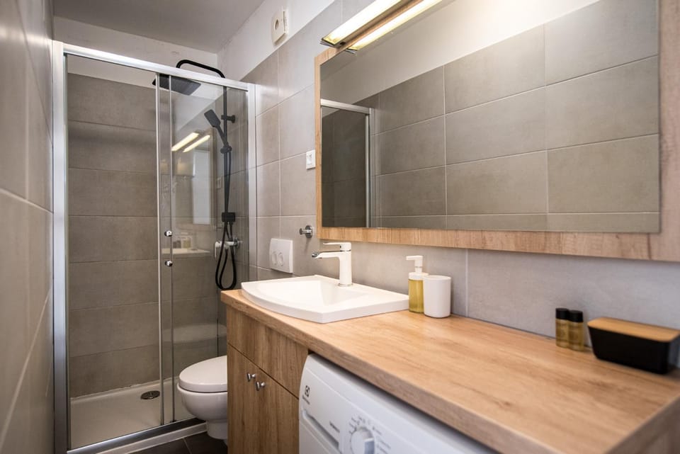 Shower, Bathroom