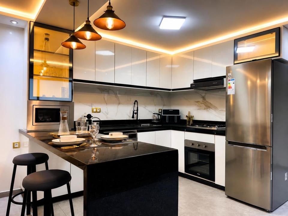 Kitchen or kitchenette, Dining area, oven, stove