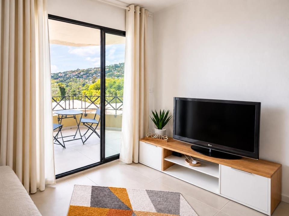 Natural landscape, TV and multimedia, View (from property/room), Balcony/Terrace, Living room, Mountain view