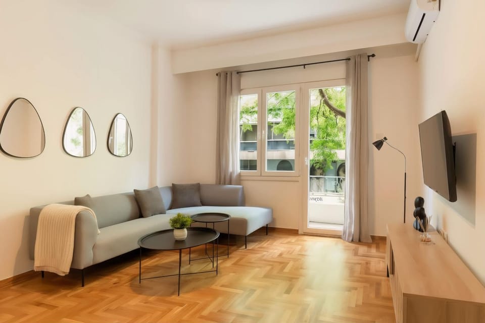 Stylish 2bd Apt close to metro Apartment in Athens