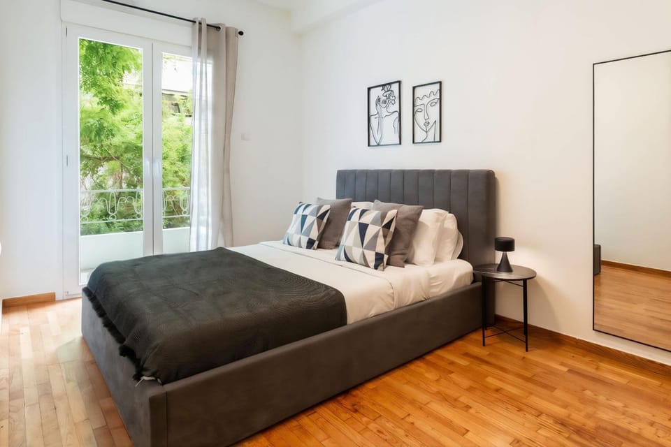 Stylish 2bd Apt close to metro Apartment in Athens