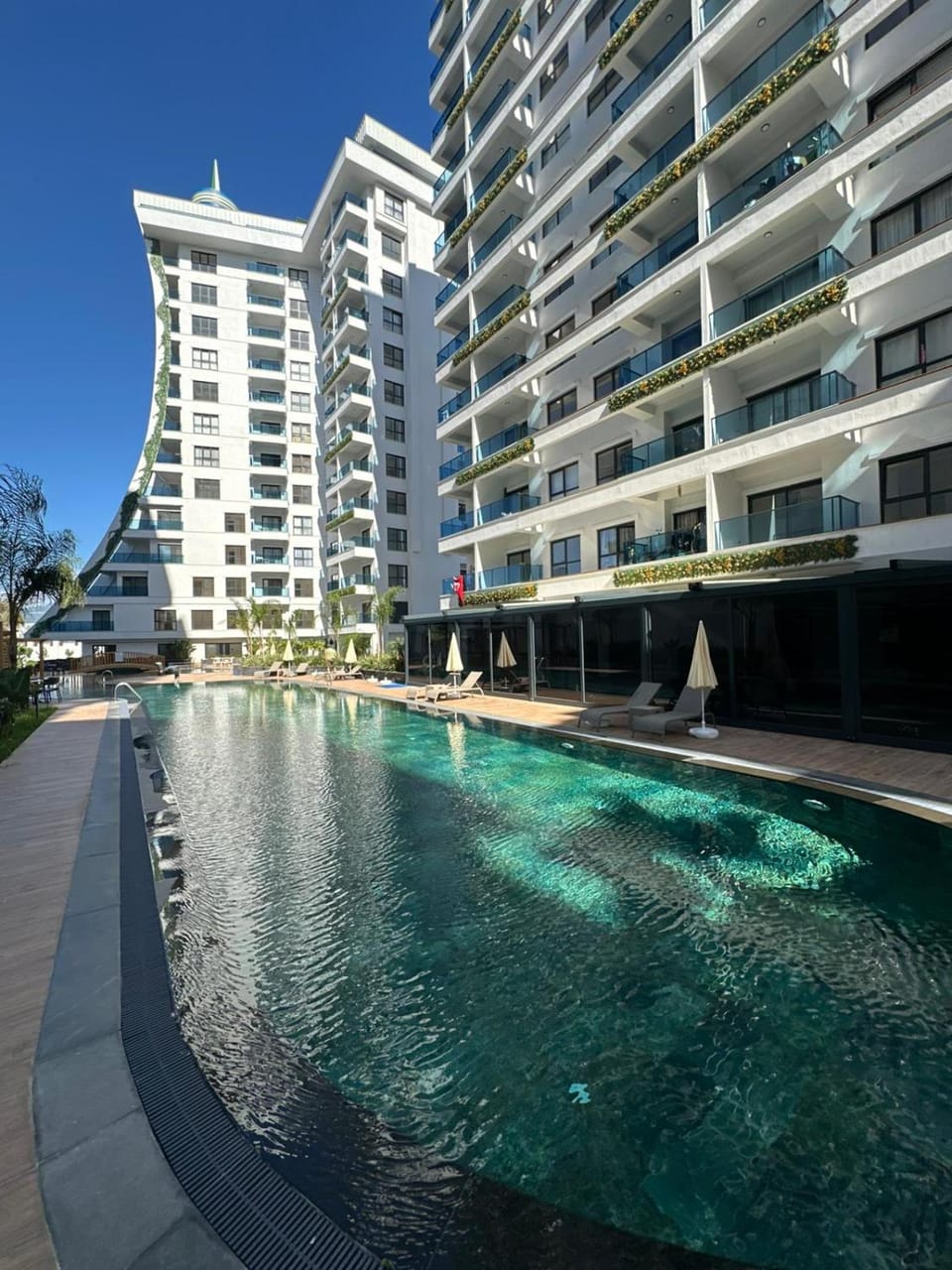 Property building, Day, City view, Pool view, Swimming pool, sunbed