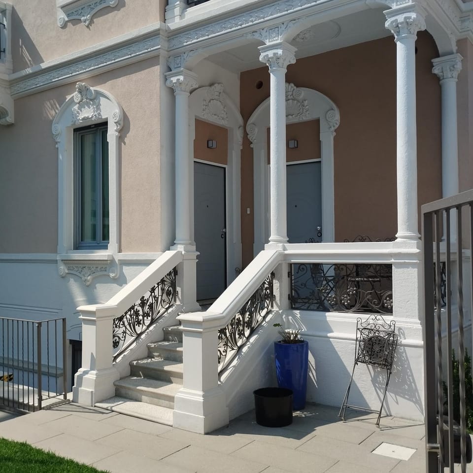 Facade/entrance, acessibility