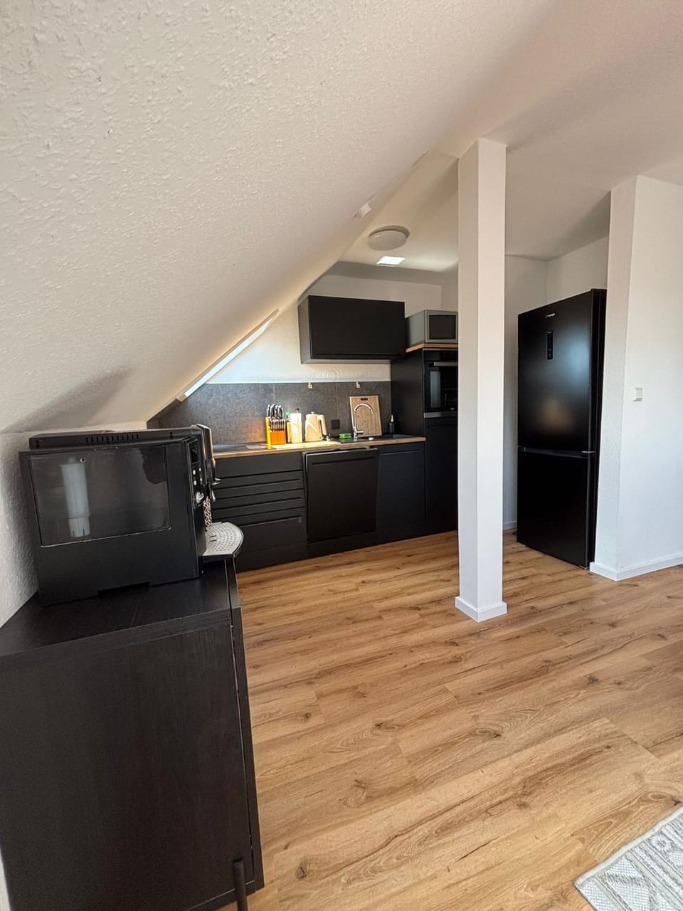 Klimatisierte 3 Zimmer Wohnung mitten im Herz von Nieder-Olm Apartment in Mainz