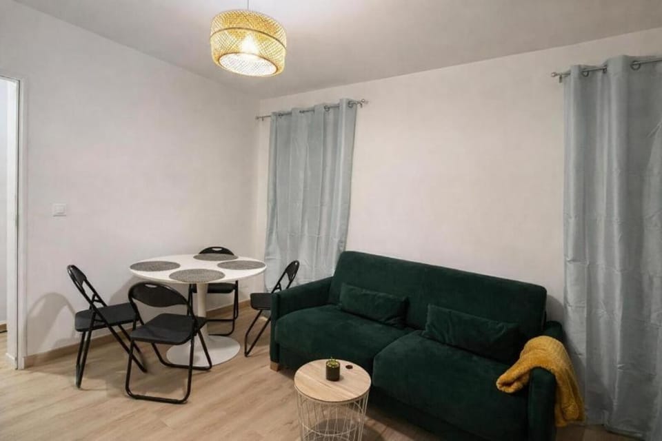 Bel appartement 4 personnes proche centrex Apartment in Noisy-le-Grand