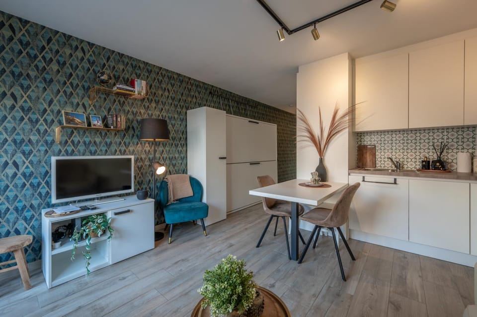Dining area, kitchen