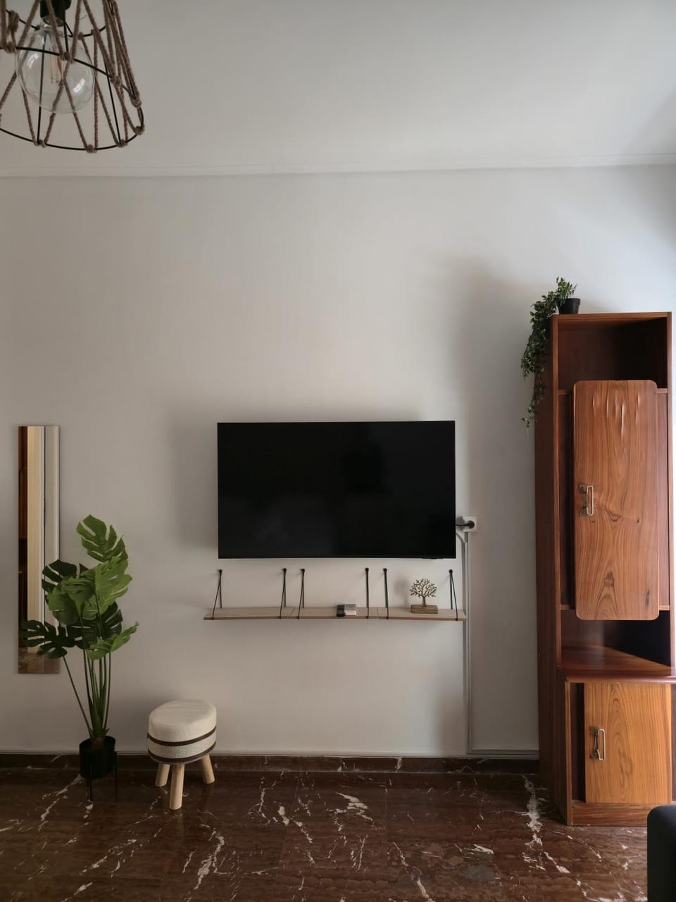 Central Athens Home by Rod, 2BR for 5, Near 2 Metro Stations Apartment in Athens