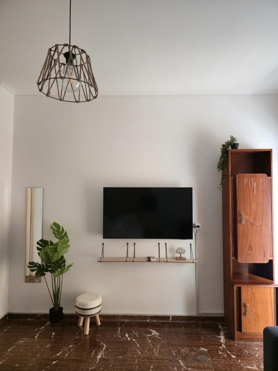 Central Athens Home by Rod, 2BR for 5, Near 2 Metro Stations Apartment in Athens