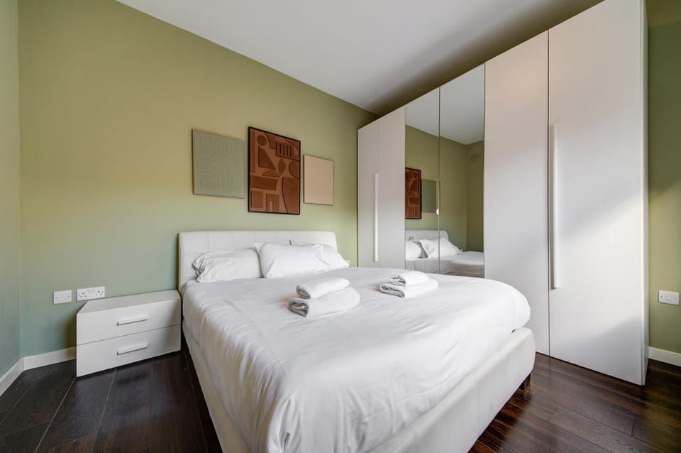 Bed, Photo of the whole room, Bedroom, wardrobe