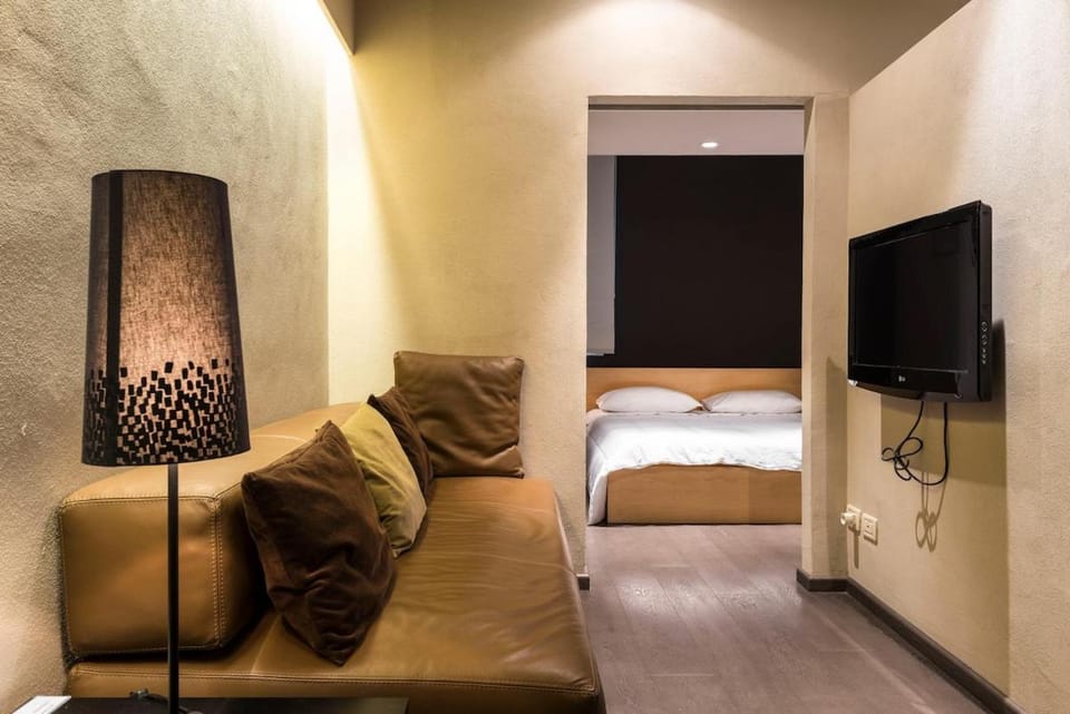 Downtown Apartment HEPA UV Germicidal Air Purifer Apartment in Bologna