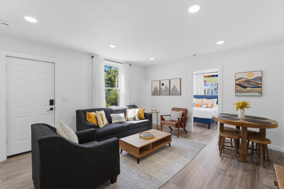 Living room, Photo of the whole room, Seating area, Dining area