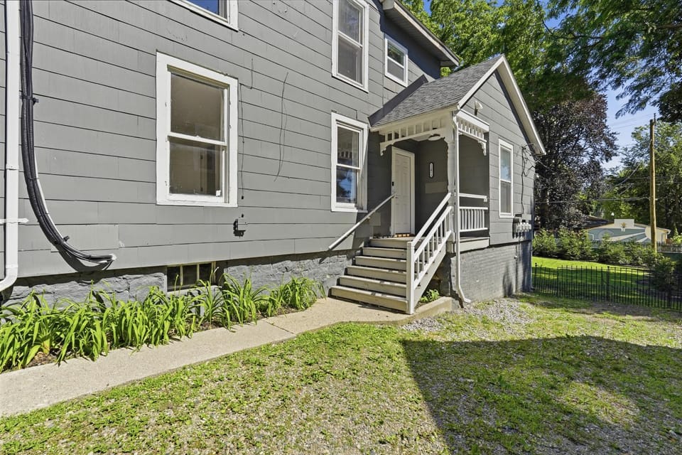 Property building, Facade/entrance, Garden