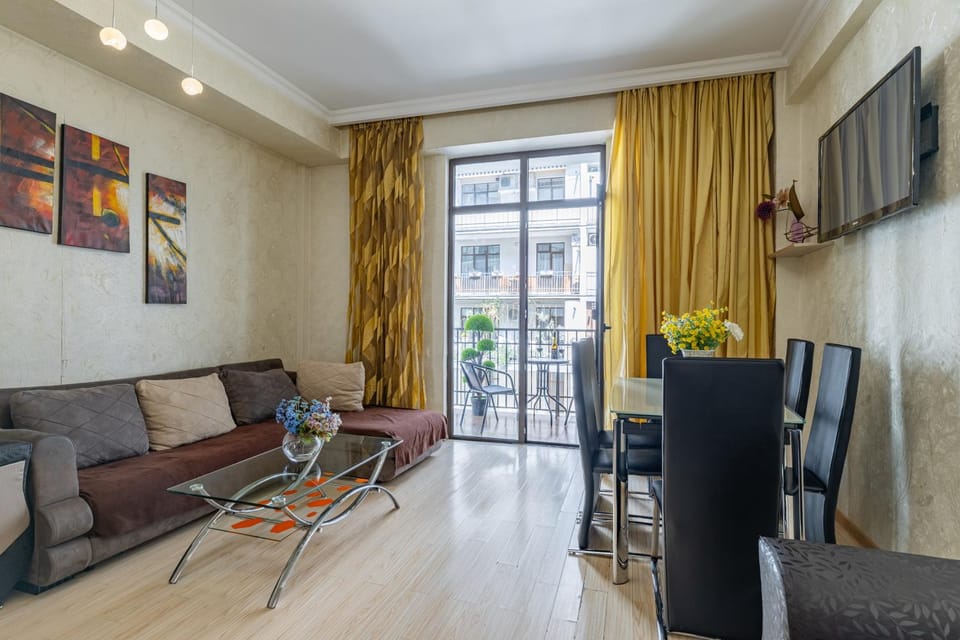Communal lounge/ TV room, TV and multimedia, Living room, Seating area, Dining area, Evening entertainment
