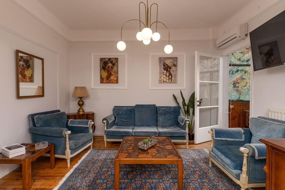 TV and multimedia, Living room, Seating area, air conditioner