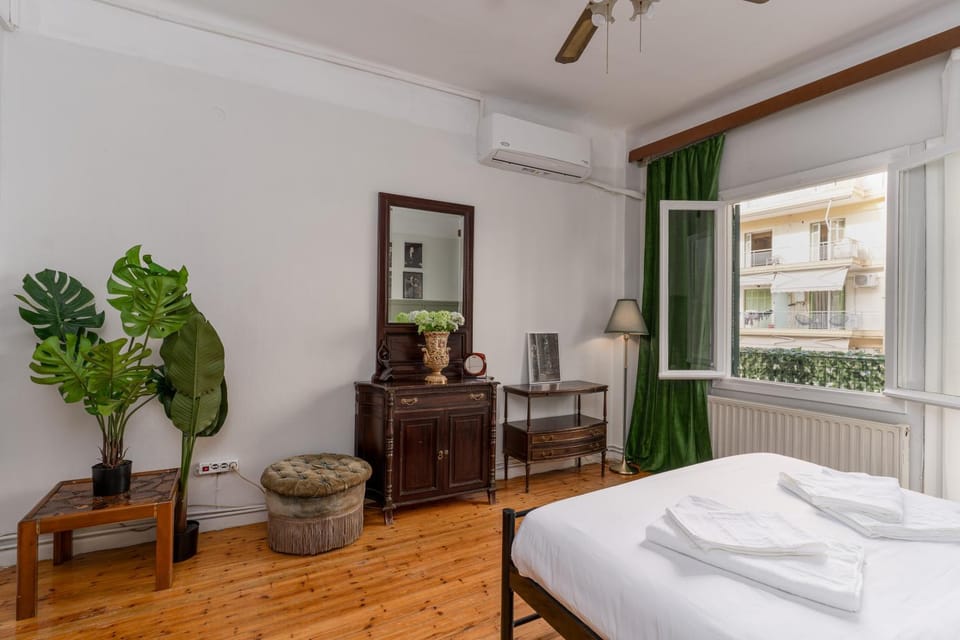 Bed, Bedroom, air conditioner