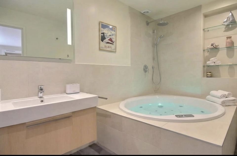 Appartements Kennedy Front Seine and Eiffel Tower Apartment in Paris