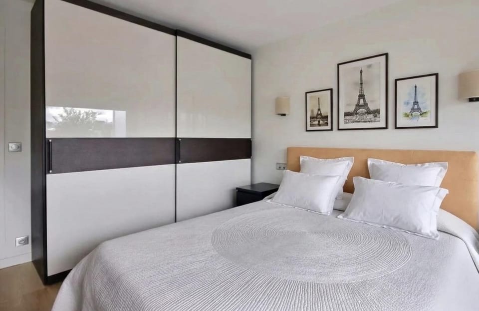 Appartements Kennedy Front Seine and Eiffel Tower Apartment in Paris