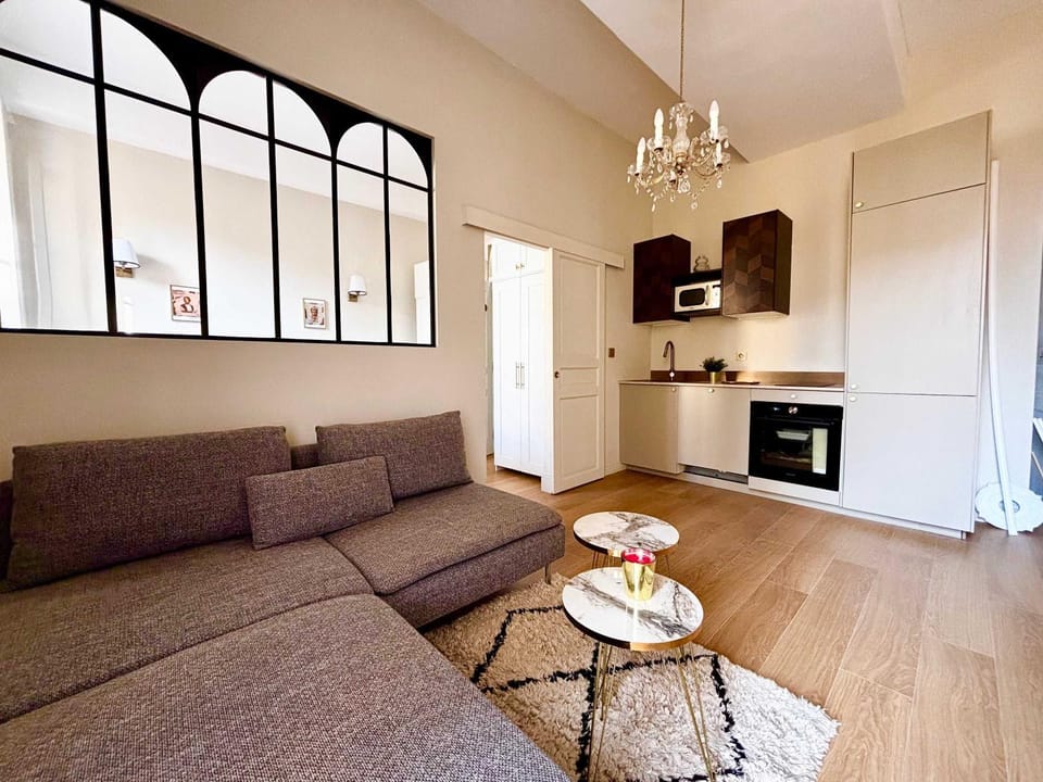 Kitchen or kitchenette, Living room, Seating area, Dining area, flat iron, stove