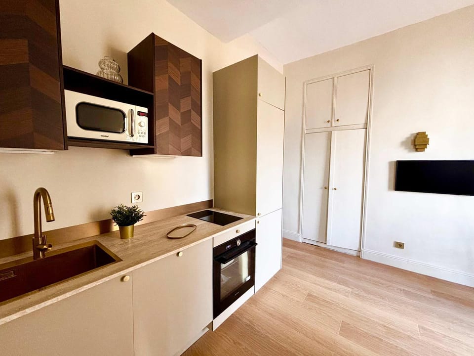 Kitchen or kitchenette, dishwasher, oven, stove