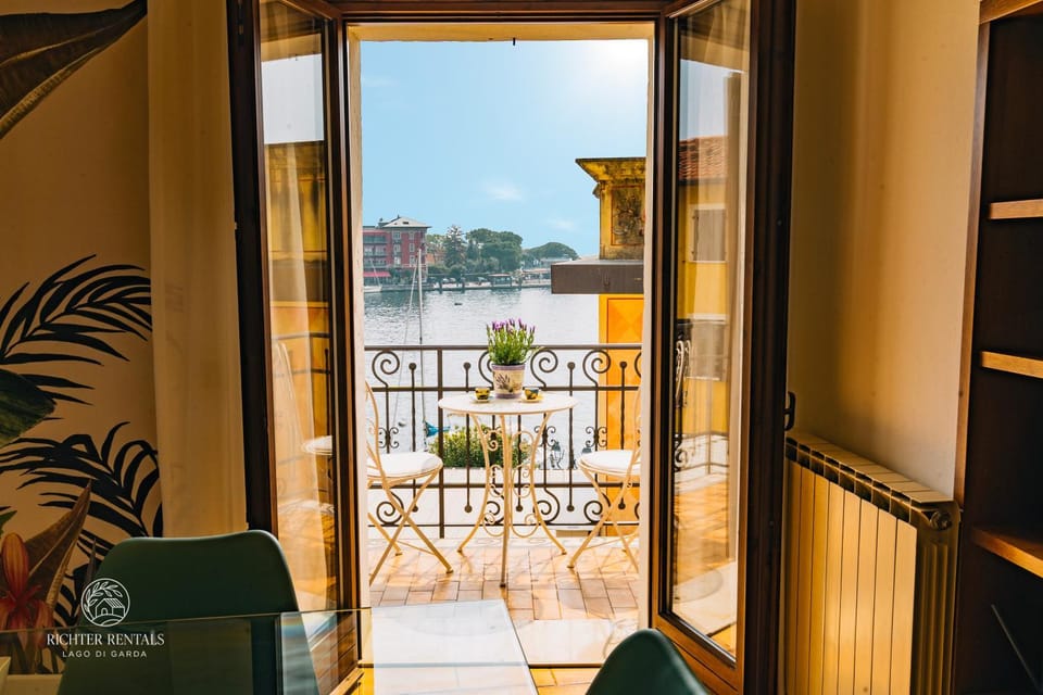 View (from property/room), Balcony/Terrace, Living room, Seating area