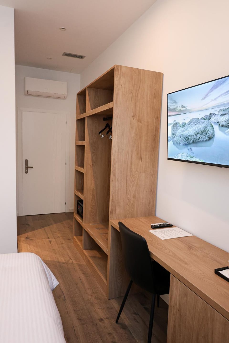 TV and multimedia, wardrobe