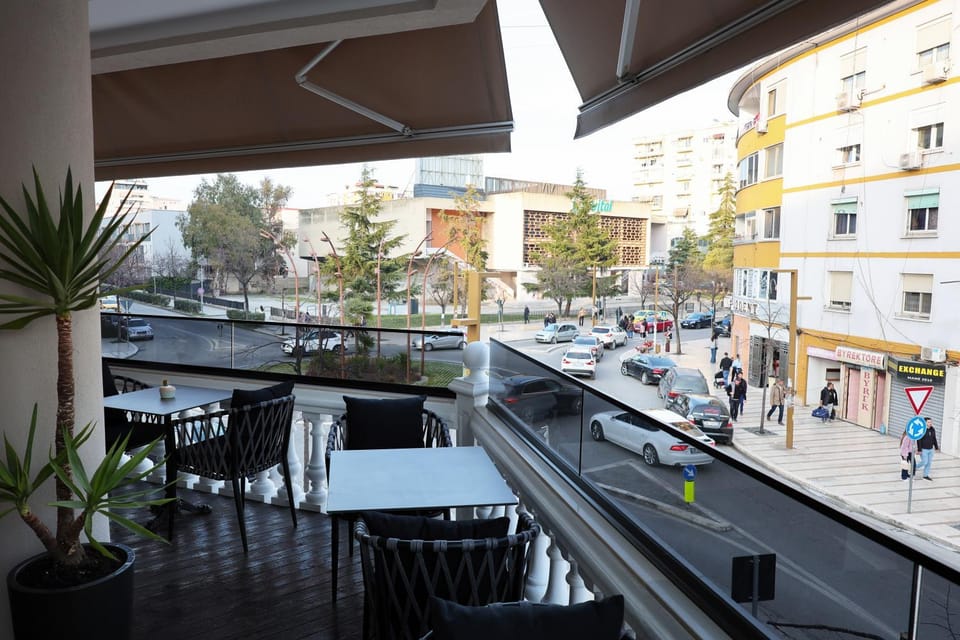 City view, Street view, Location