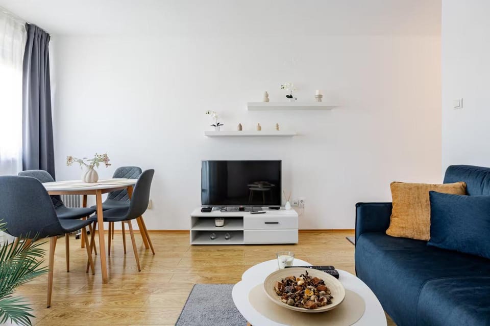 TV and multimedia, Living room, Dining area