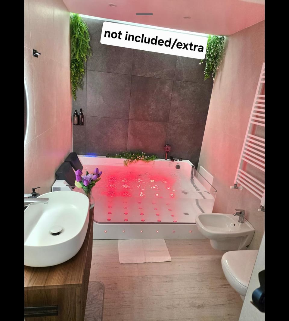 Hot Tub, Hot Tub