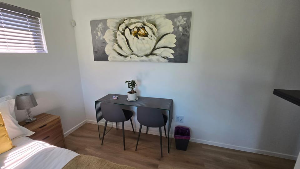 Photo of the whole room, Seating area, Dining area, Bedroom