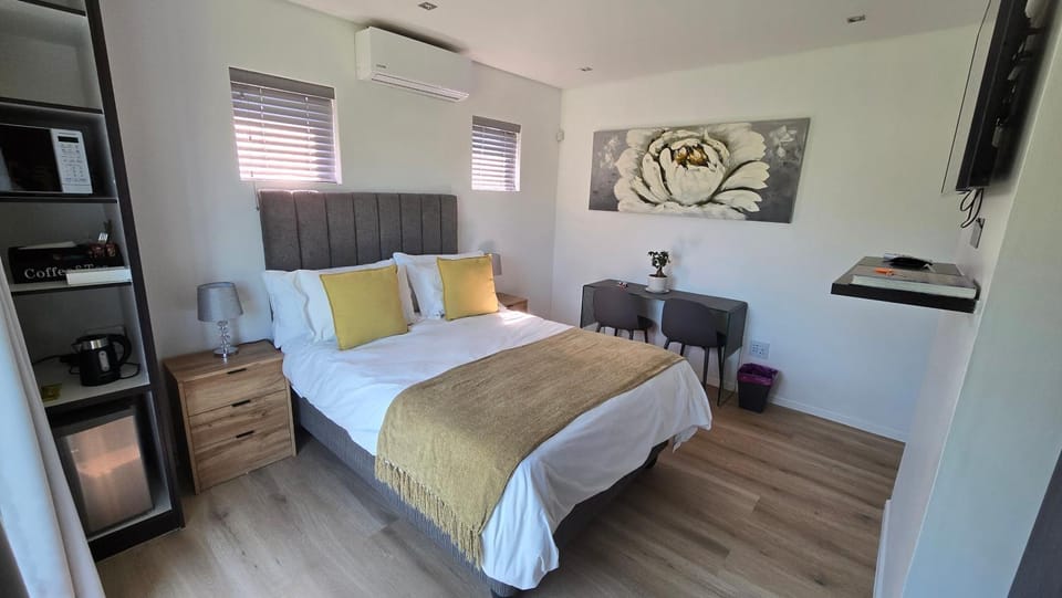 Bed, TV and multimedia, Bedroom, air conditioner