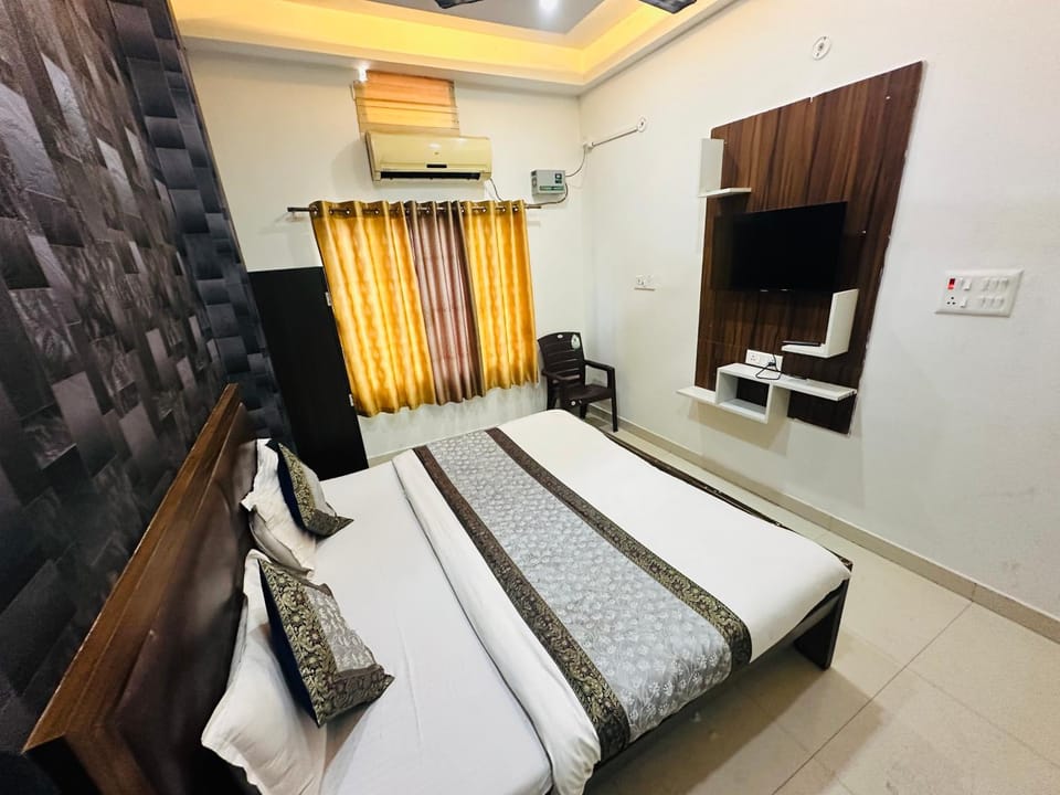 Hotel Lake view Apartment in Varanasi