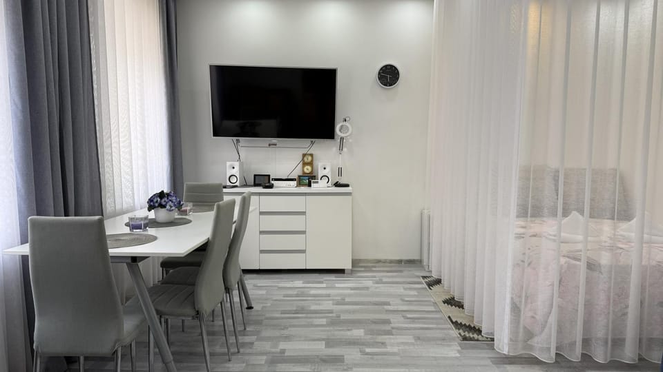 TV and multimedia, Dining area, Bedroom