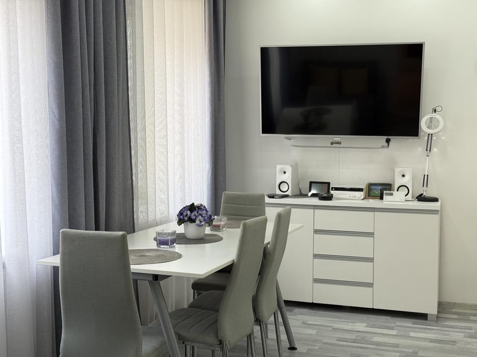 TV and multimedia, Kitchen or kitchenette, Dining area