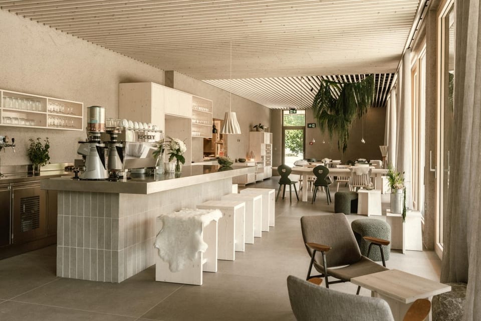Restaurant/places to eat, Coffee/tea facilities, Food and drinks, Banquet/Function facilities, Seating area, Food