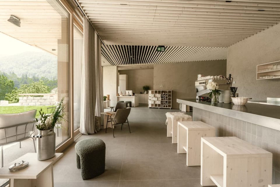 Lounge or bar, Seating area
